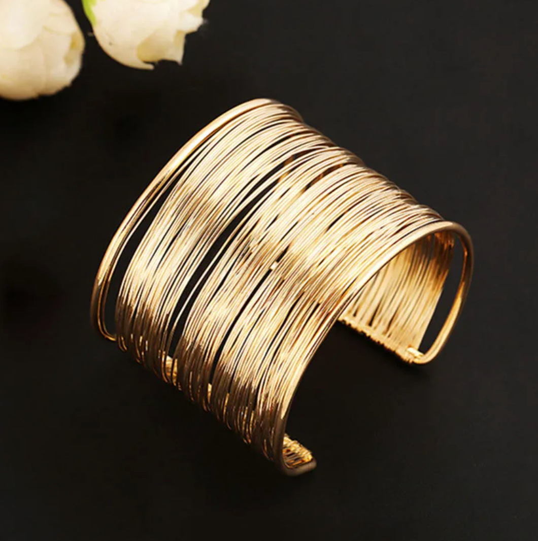 Thick 18 Karat Gold Plated bracelet in mesh style