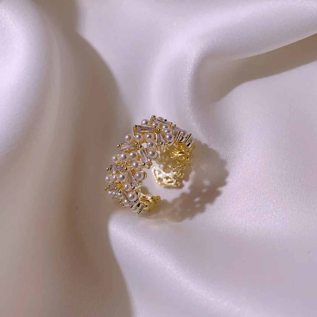 18 Karat Gold Plated ring with white caviar pearls