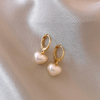 Mini hoop earrings with heart-shaped pearl in 18K gold plating