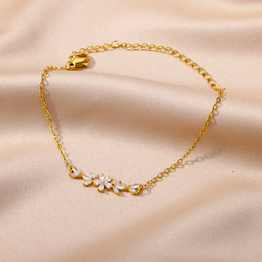 Love flower bracelet with zirconia and 18K Gold plating